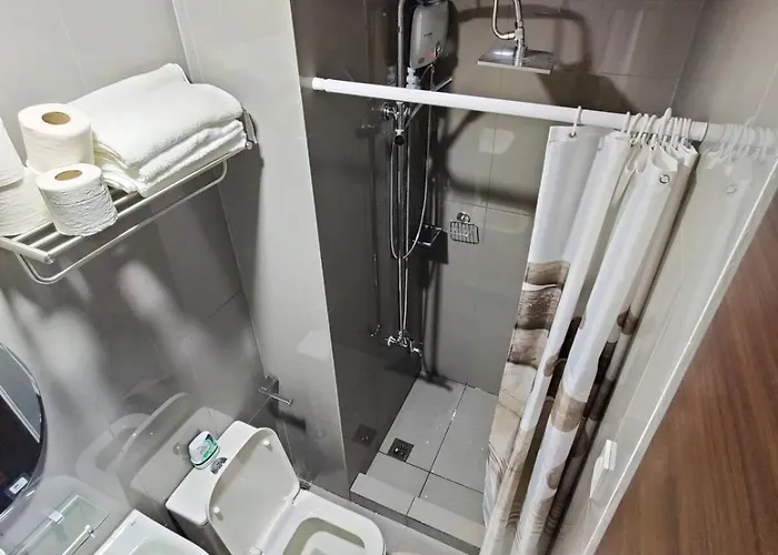 Stunning 2br In Air Residences Makati High Floor And Wfh With 300mbps Wifi *